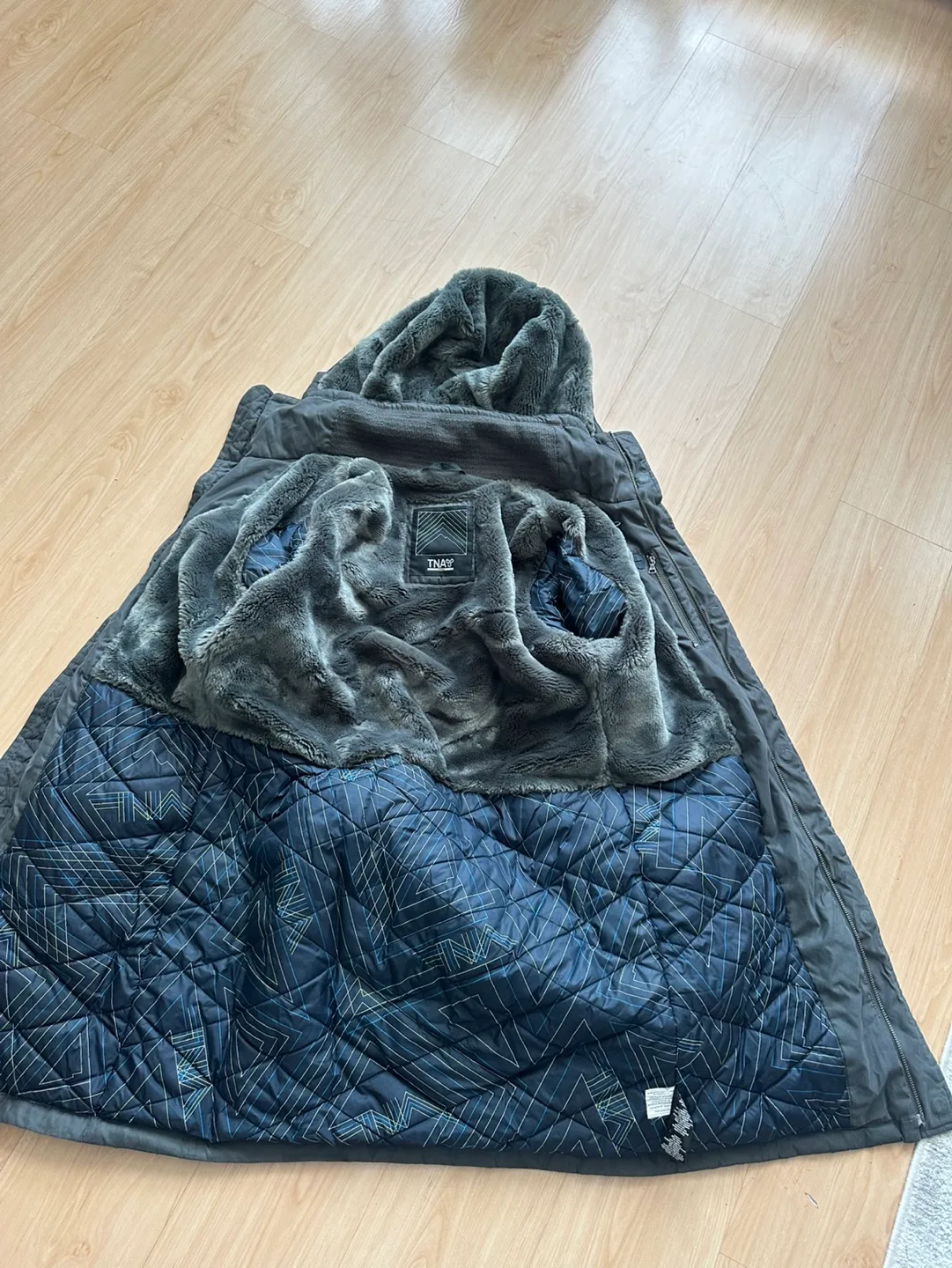 Aritzia TNA Women's Dark Grey Long Winter Coat image indicator(4)