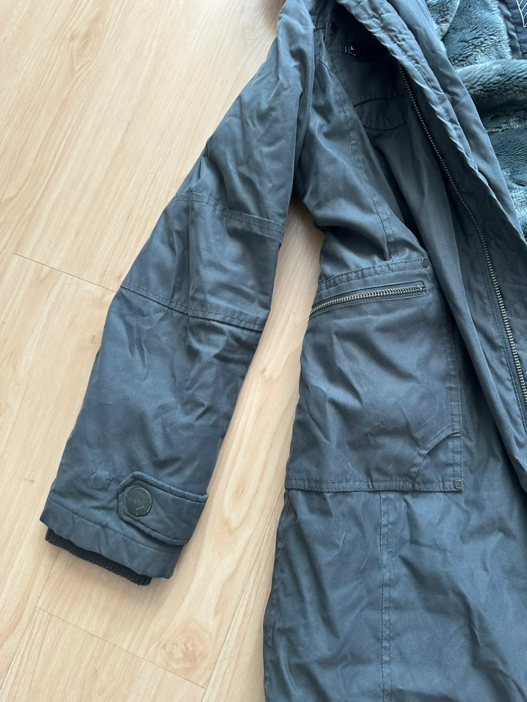 Aritzia TNA Women's Dark Grey Long Winter Coat image indicator(8)