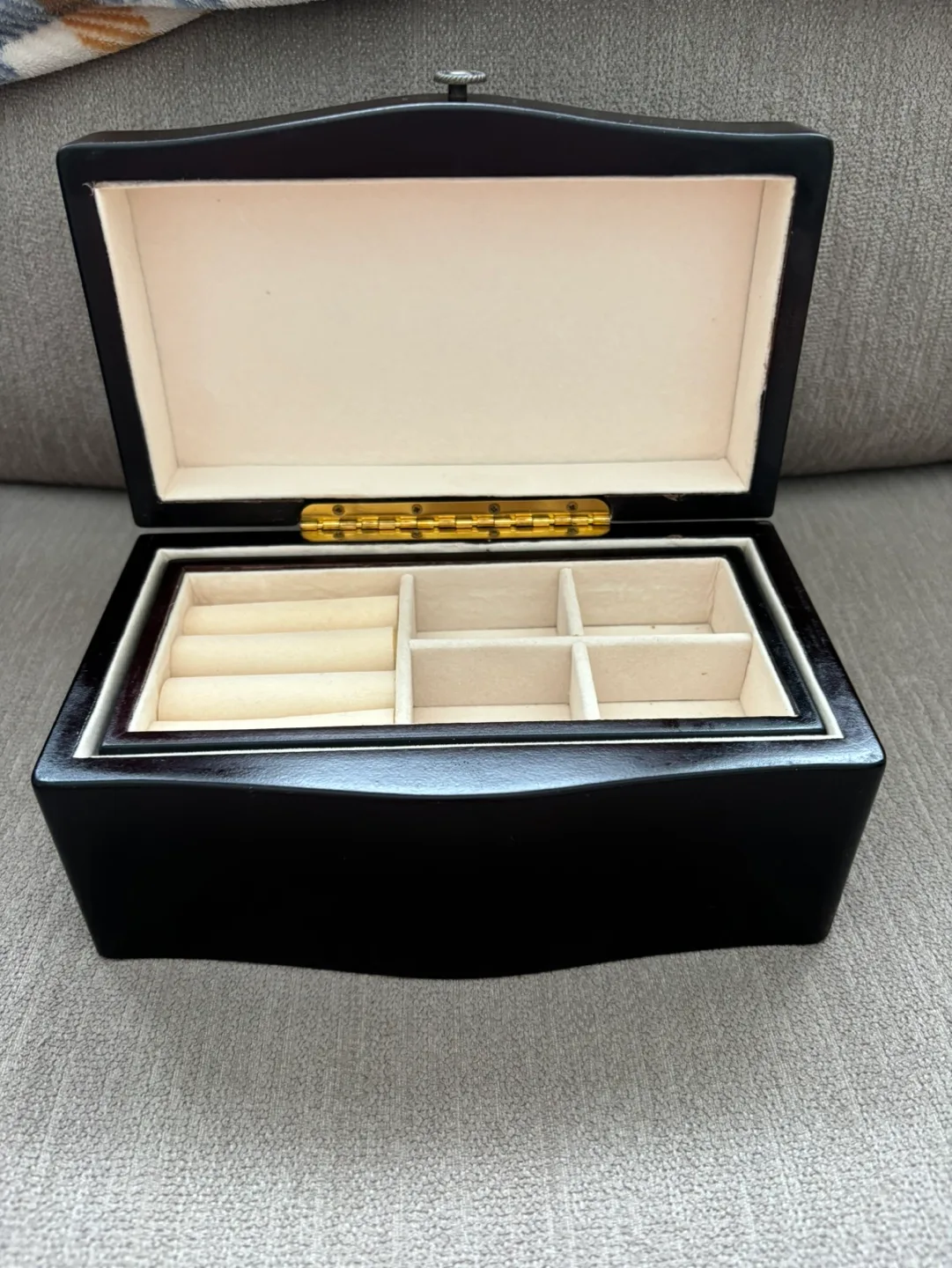 Mahogany Wooden Jewelry Box image indicator(9)