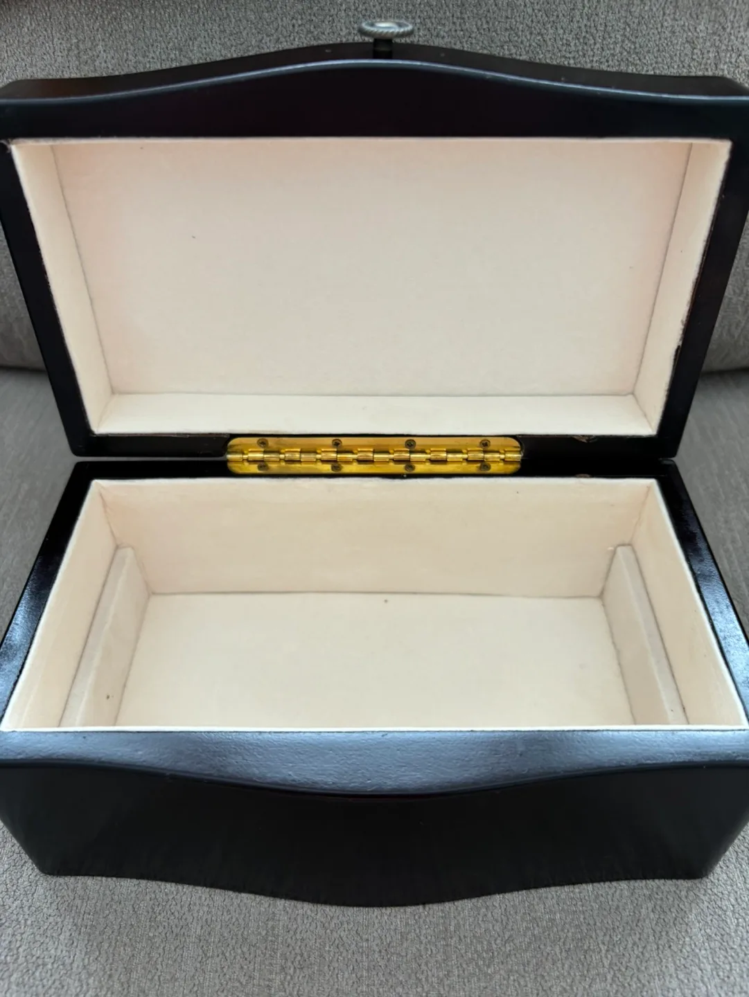 Mahogany Wooden Jewelry Box image indicator(8)