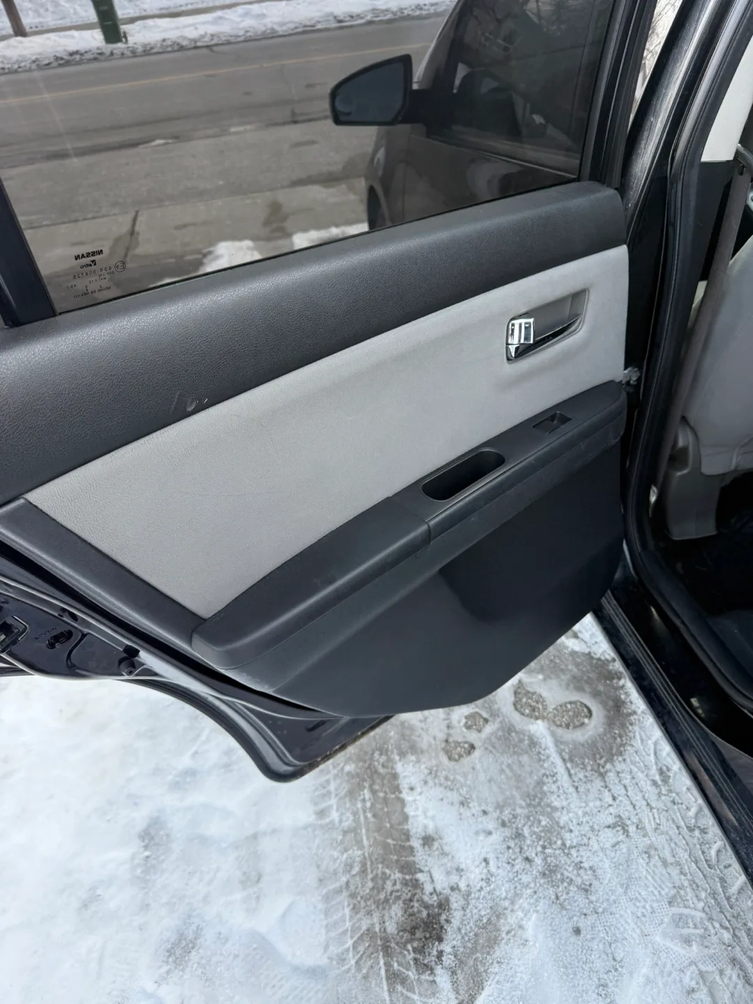 2012 Nissan Sentra - Black Sedan image indicator(9)