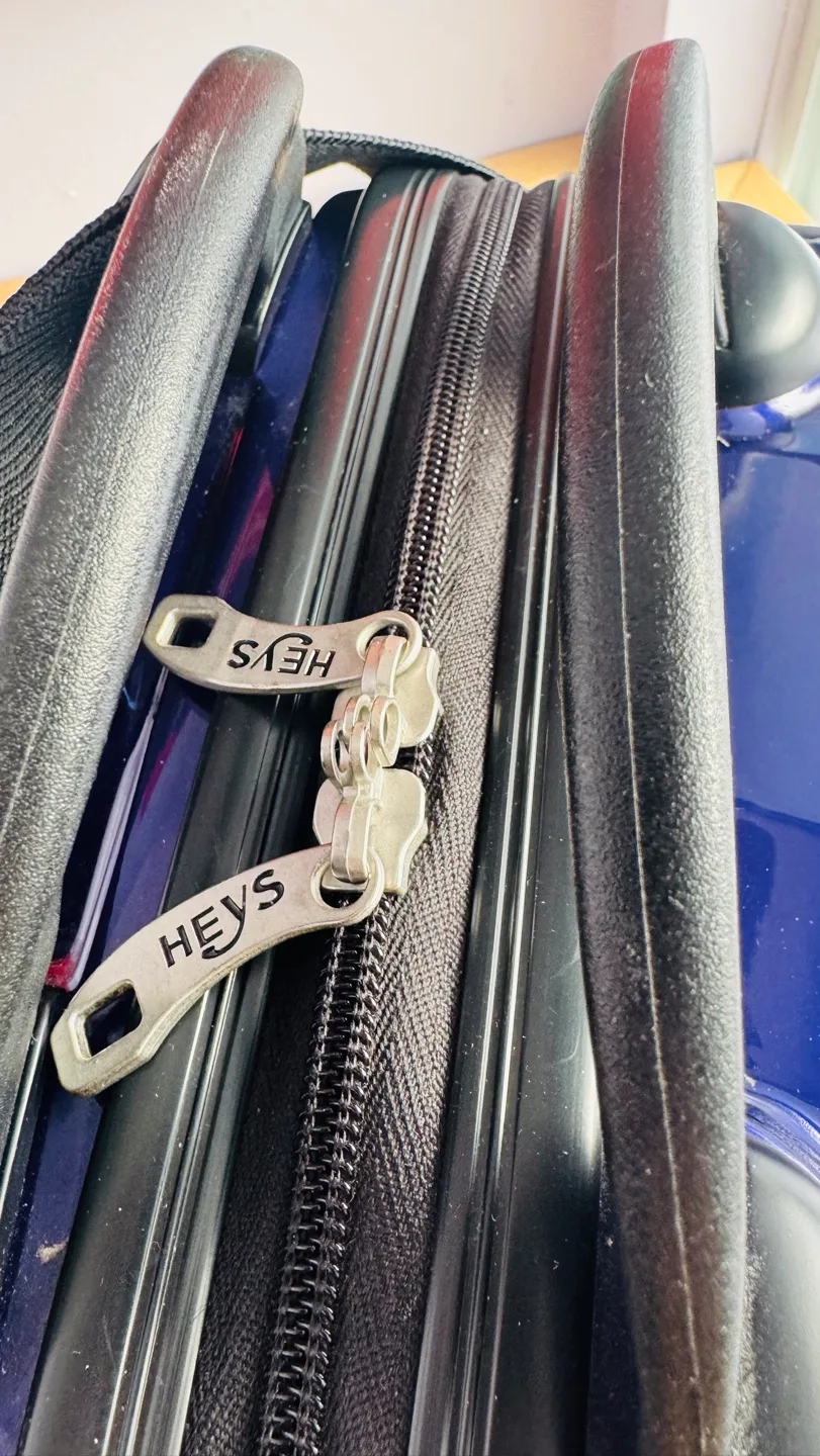 HEYS purple hard shell cosmetic case image indicator(5)