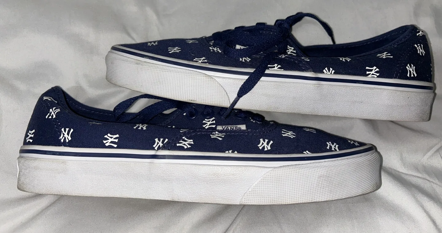 Vans Authentic New York Yankees Sneakers - Men’s 8.5 🏈 image indicator(2)