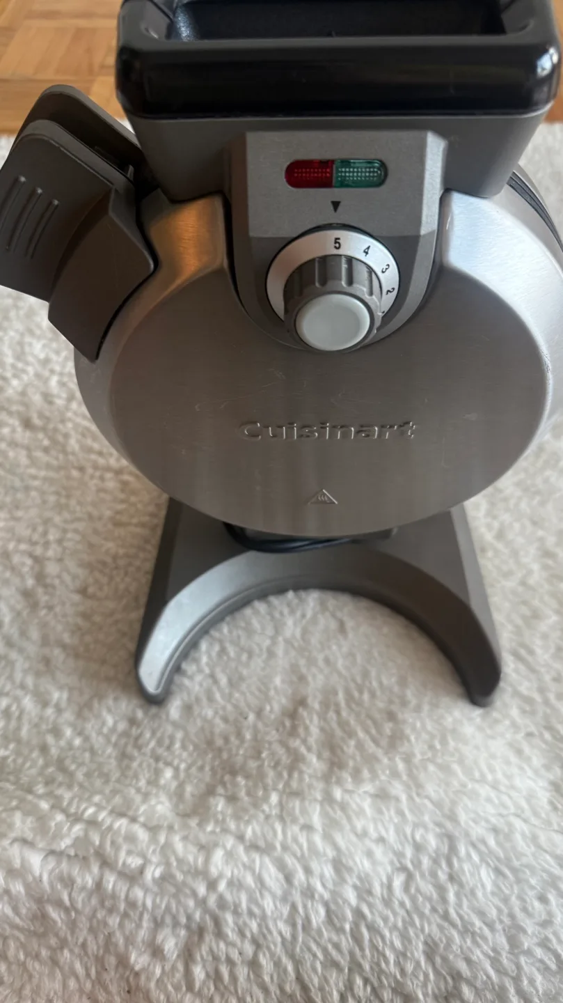 Cuisinart Round Waffle Maker thumbnail