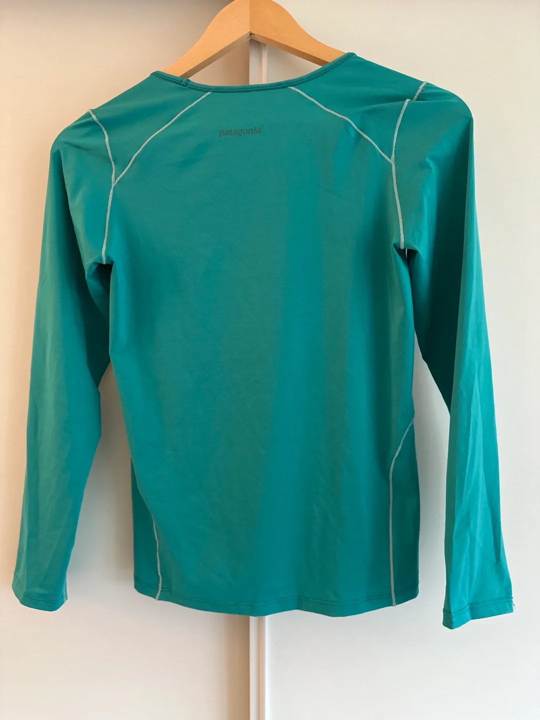 Patagonia running/workout long sleeve - XS image indicator(2)