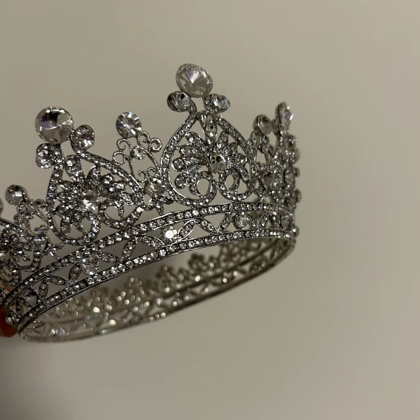 Bridal Crown and Veil Set image indicator(3)