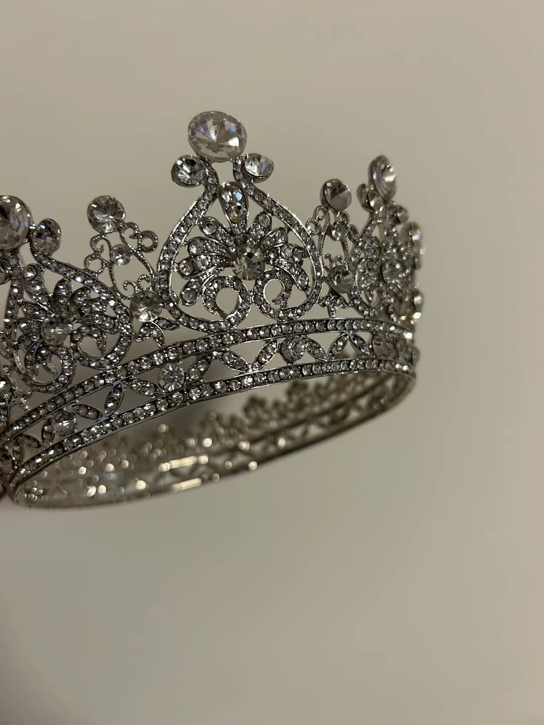 Bridal Crown and Veil Set image indicator(4)