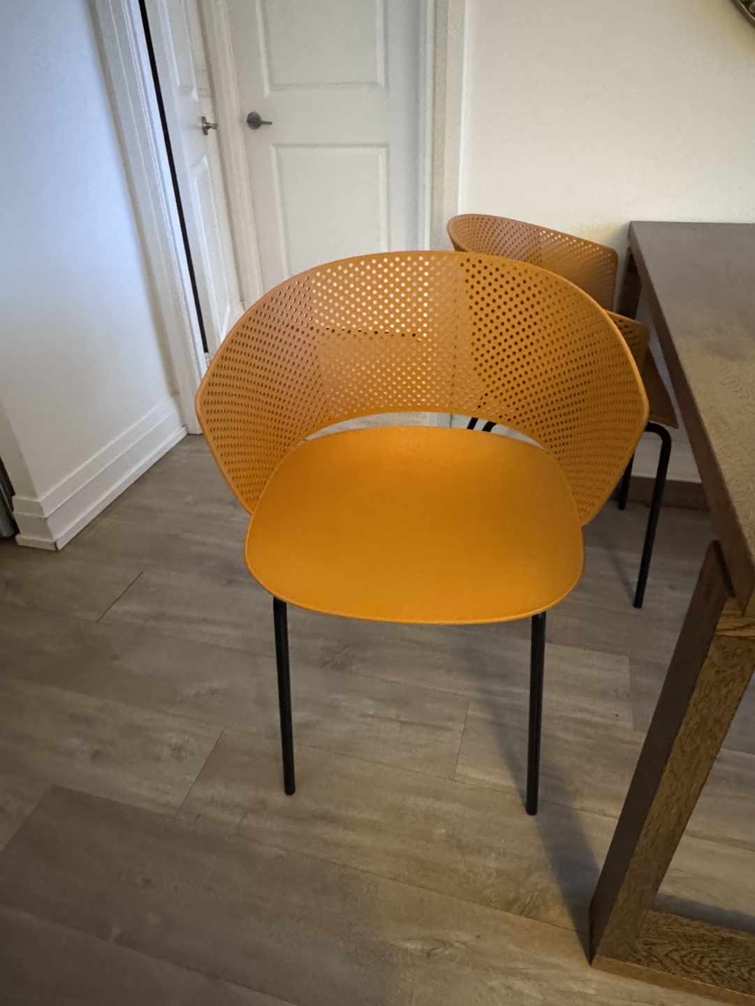 SET OF 4 - Plastic Dining Chairs