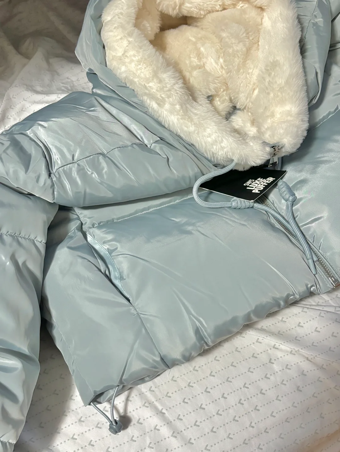 Blue puffer jacket image indicator(2)