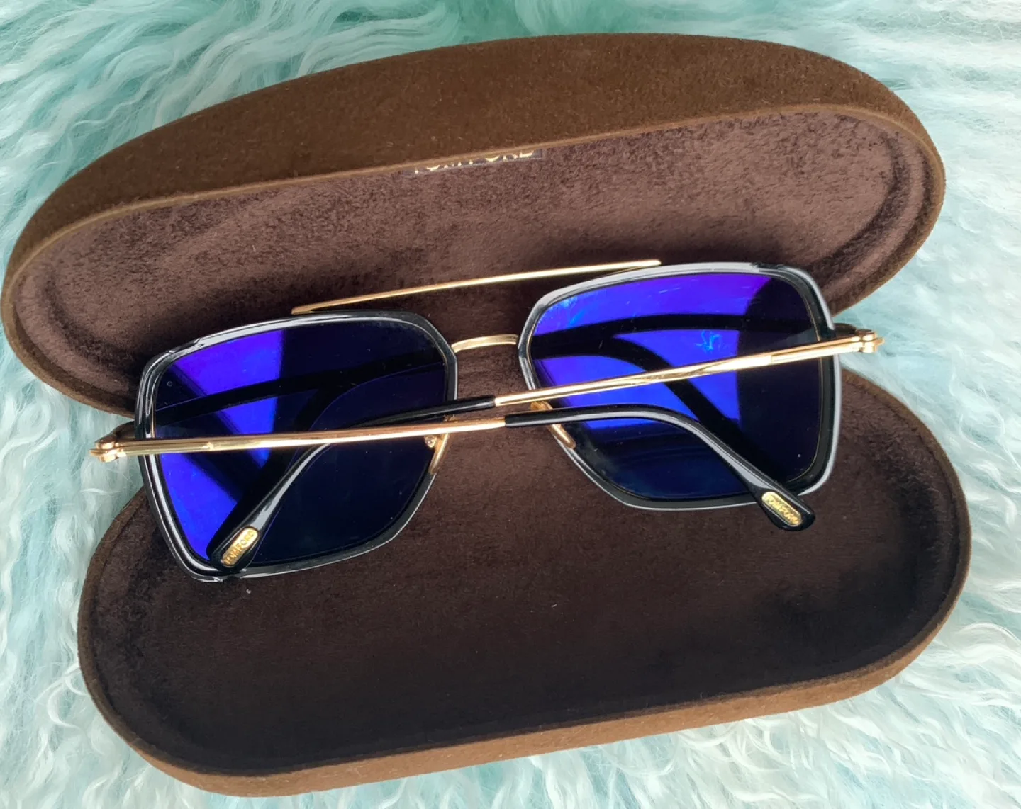 Tom Ford Sunglasses with Case image indicator(3)