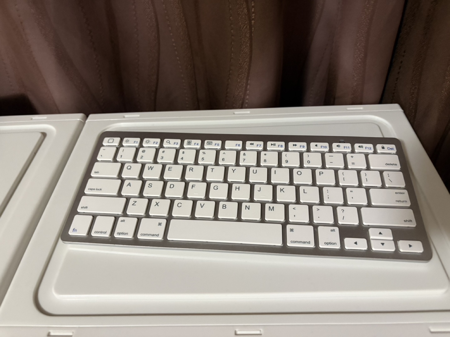 Wireless Bluetooth Keyboard - photo 3