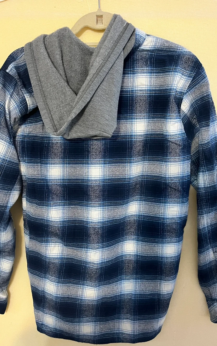 Men's Blue and White Plaid Flannel Hoodie Shirt image indicator(4)