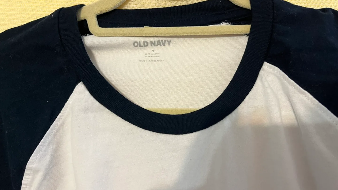 Old Navy Men's Baseball Long Sleeve T-Shirt image indicator(2)