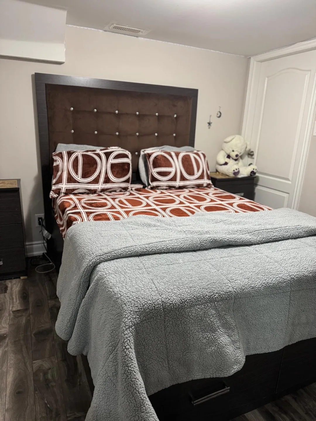 Queen Size Bed Frame with Headboard and Drawers image indicator(2)