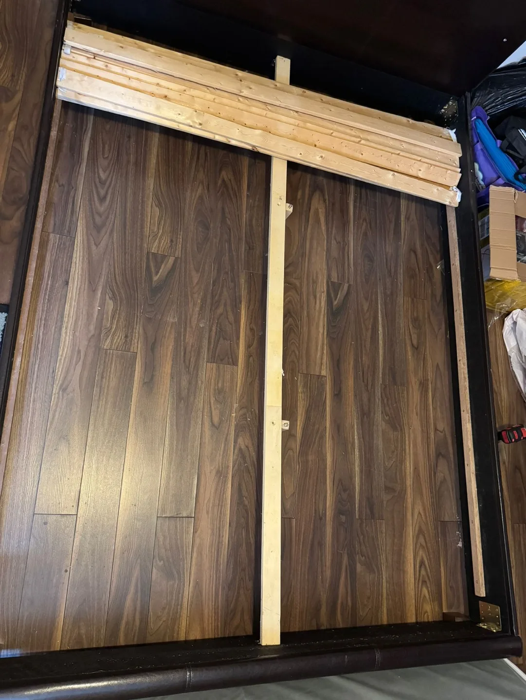 Bed frame with free mattress image indicator(3)