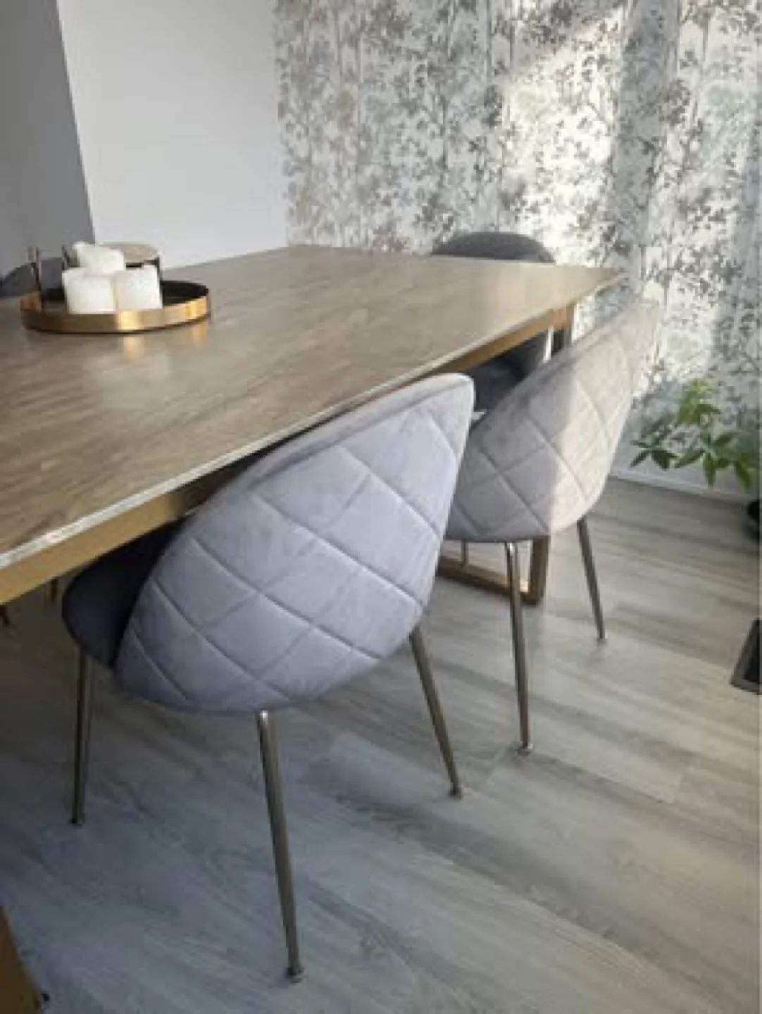 Modern Dining Table Set with 6 Grey Velvet Chairs image indicator(2)