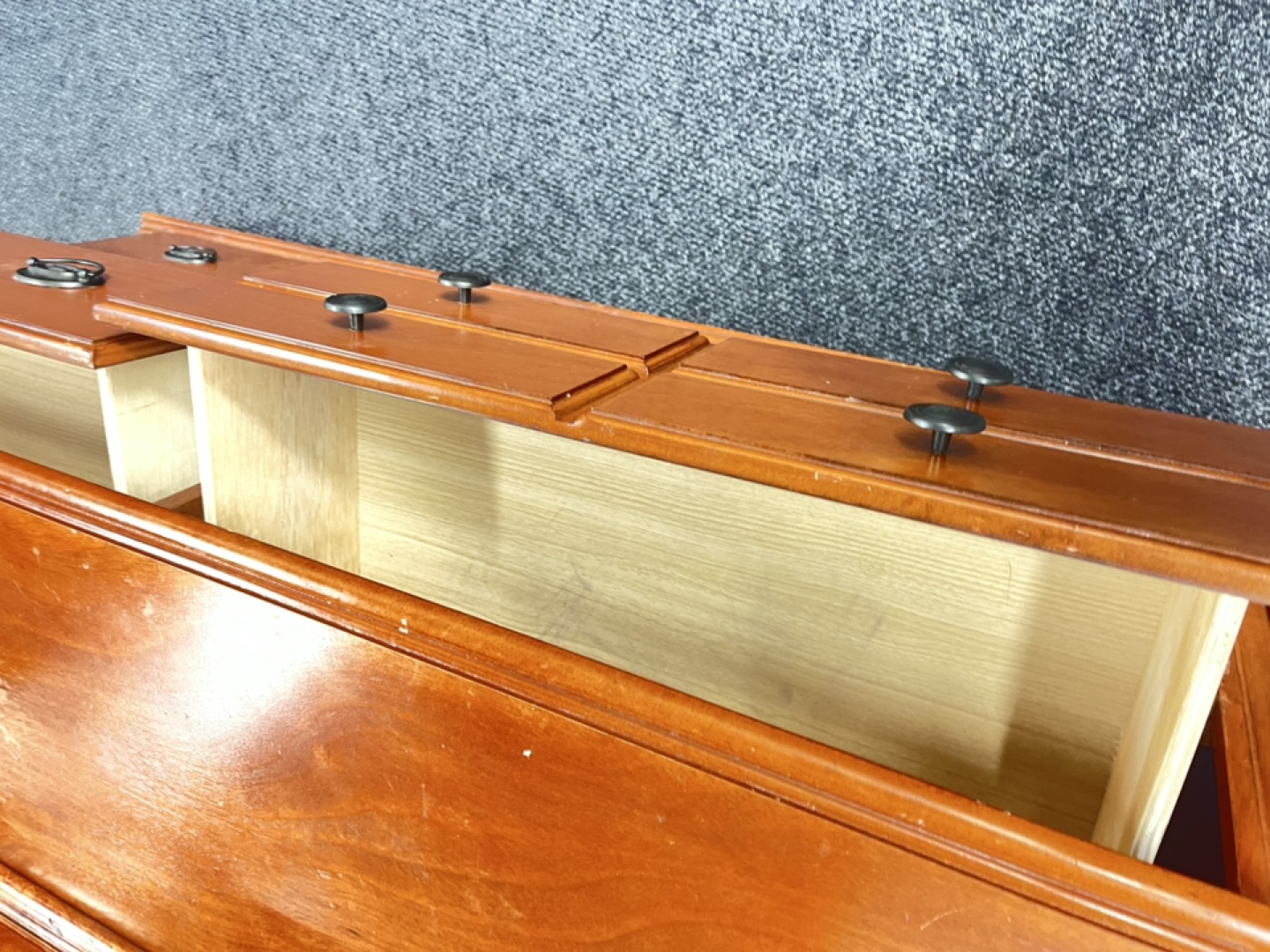 Wooden dresser with mirror - photo 4