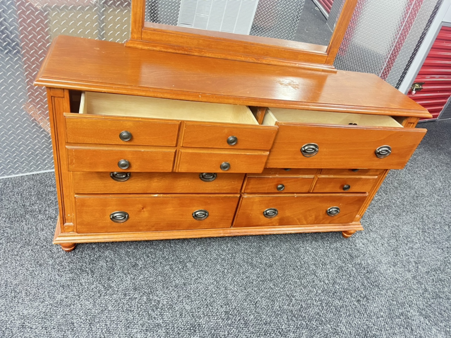 Wooden dresser with mirror - photo 3