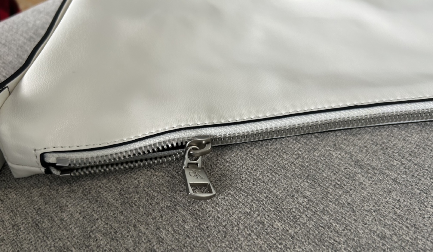 Calvin Klein Jeans White Half-Moon Crossbody Bag - photo 4
