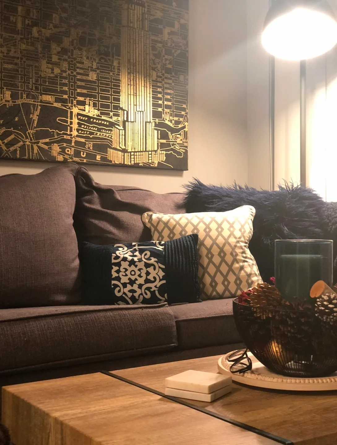 Modern Coffee Table with Metal Legs image indicator(3)