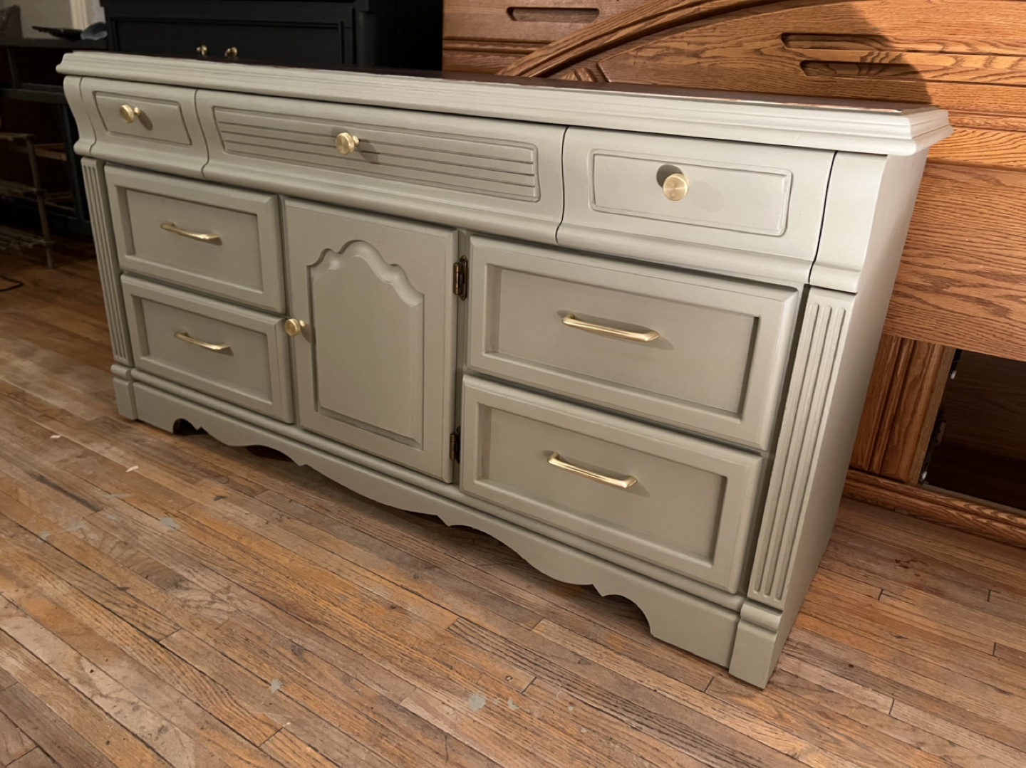 Refurbished Vintage Dresser with Dark Top - photo 2