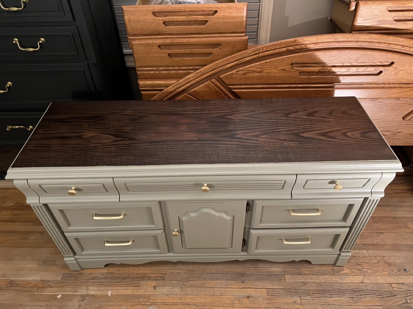 Refurbished Vintage Dresser with Dark Top - photo 4