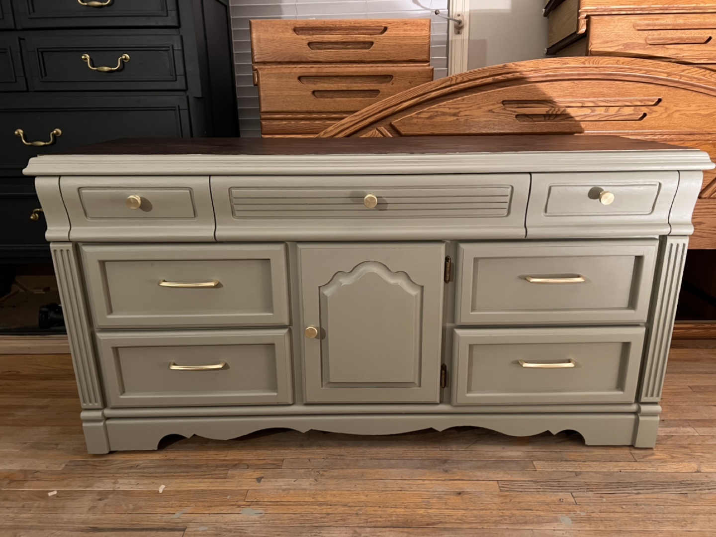 Refurbished Vintage Dresser with Dark Top - photo 3