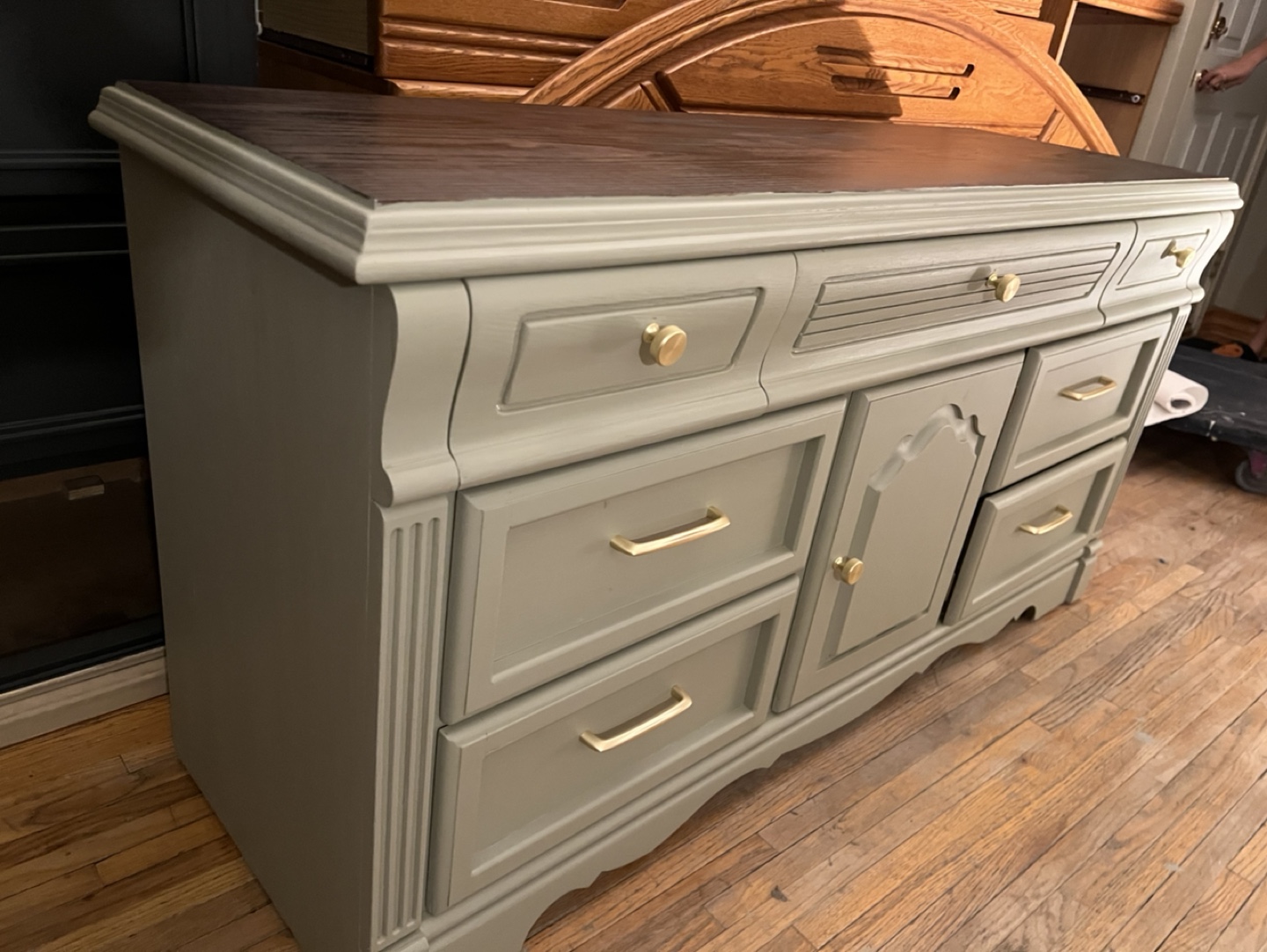 Refurbished Vintage Dresser with Dark Top - photo 5