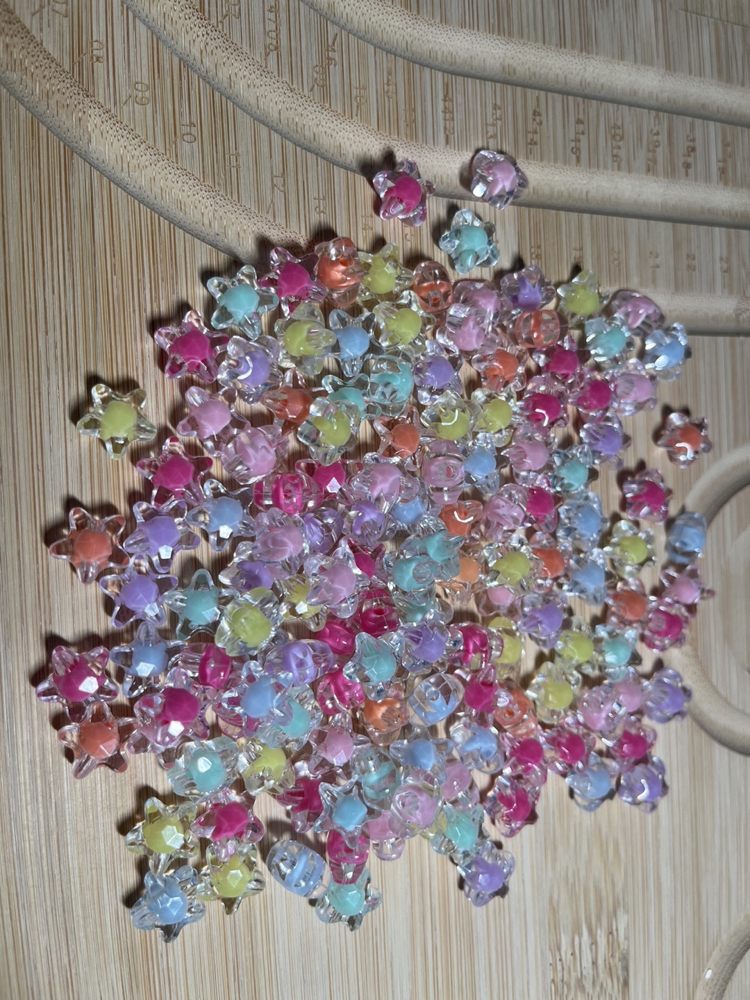 100 pcs Pastel Flower or star Beads - Bulk Lot - photo 2
