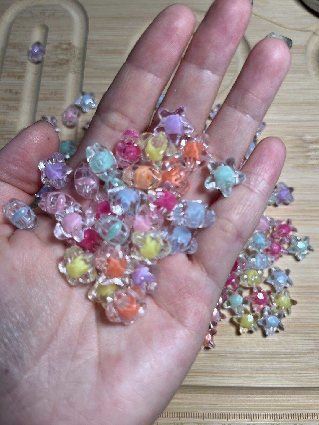 100 pcs Pastel Flower or star Beads - Bulk Lot - photo 3