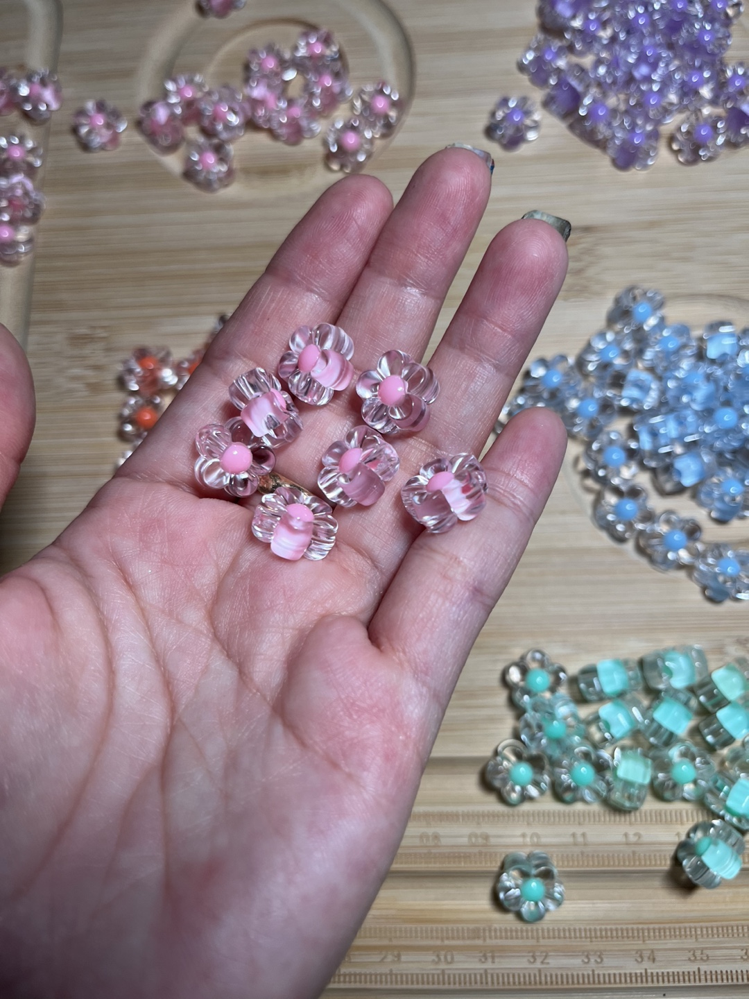 100 pcs Pastel Flower or star Beads - Bulk Lot - photo 5