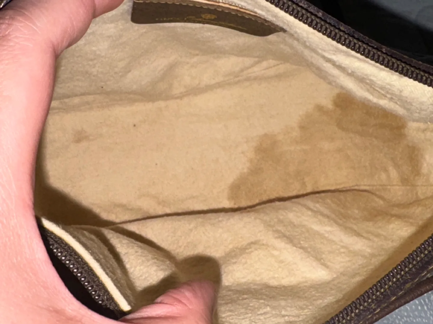 Vintage Gucci GG Monogram Shoulder Bag image indicator(8)