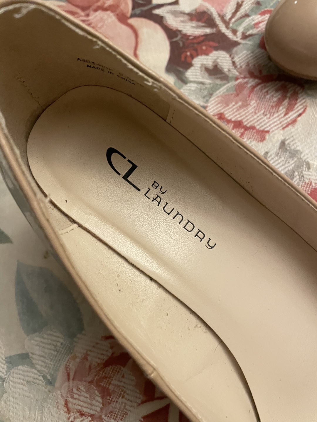 CL by Laundry Women's Beige Wedge Heels - Size 8.5 - photo 2