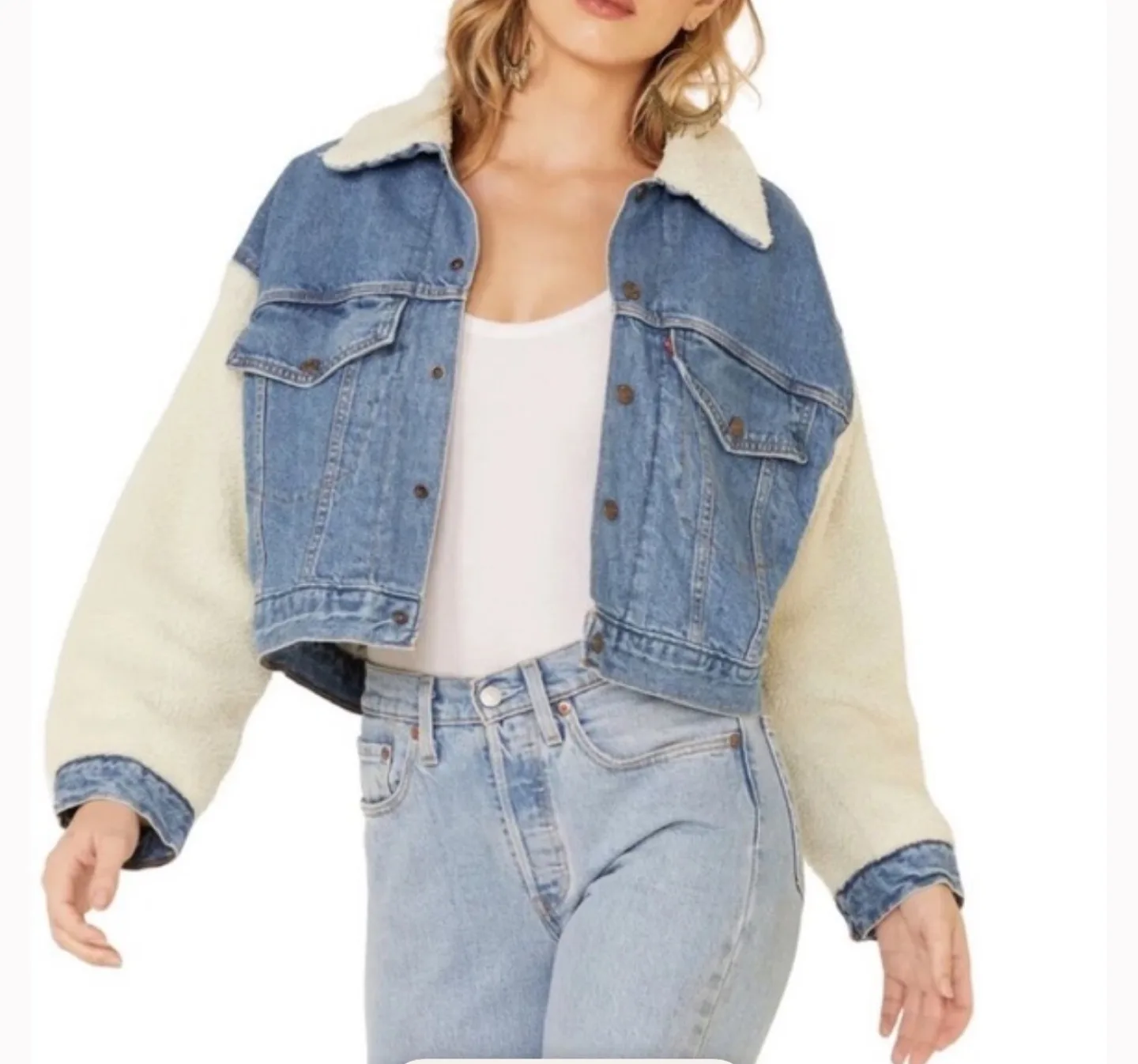 NEW Levi's Women's Cropped Sherpa Crop Denim Jacket XS image indicator(3)