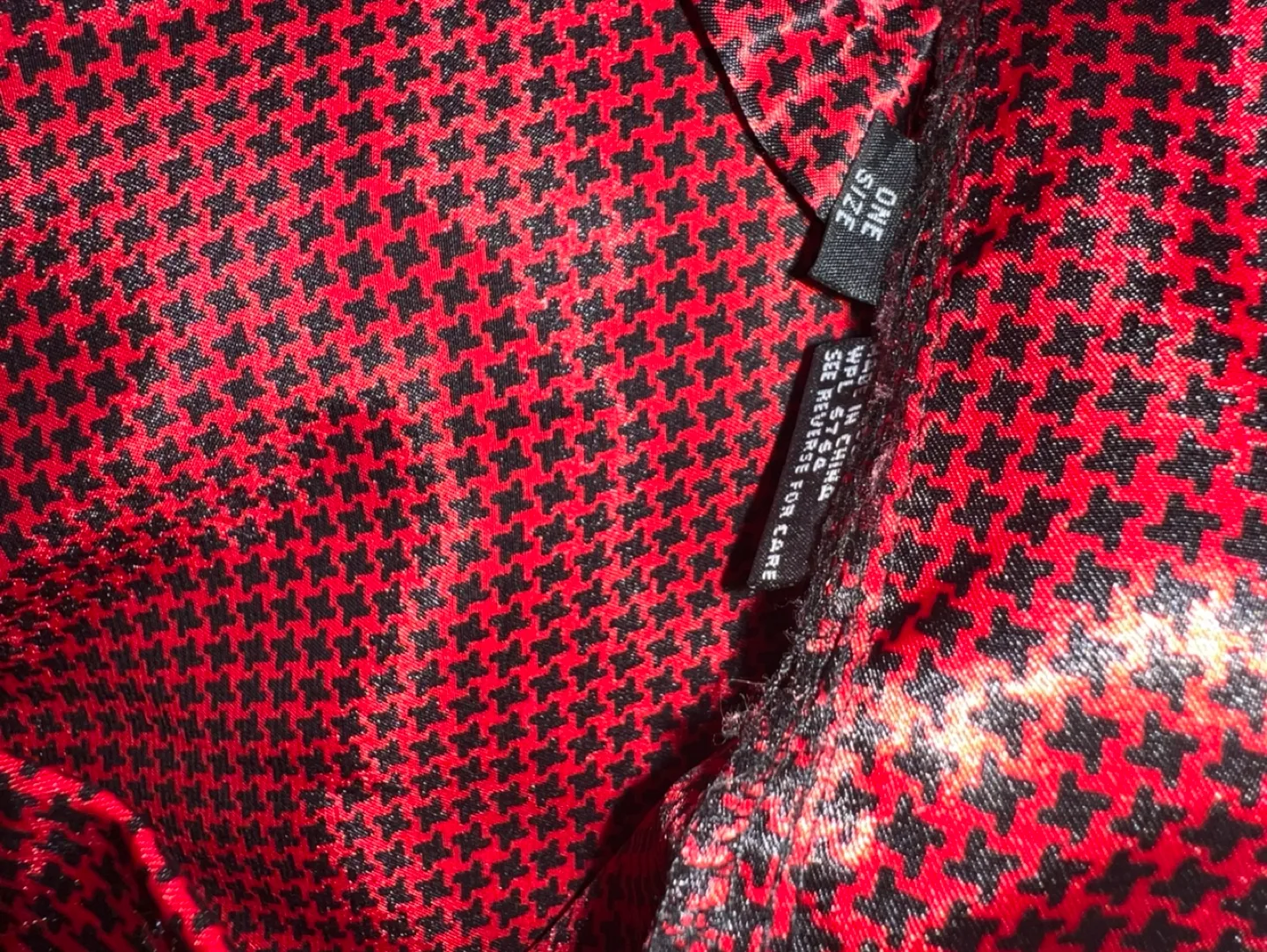 Christian Dior Men's Red Satin Robe & Shorts Set image indicator(3)