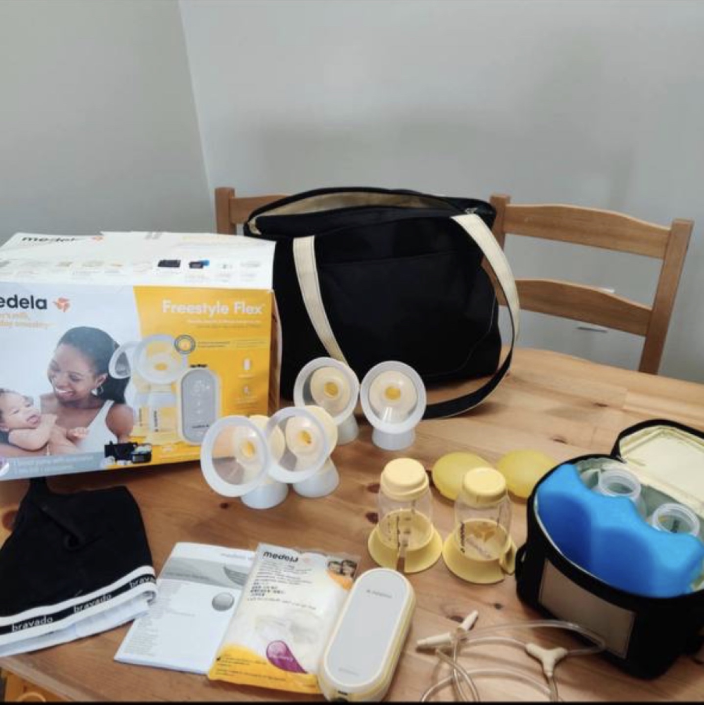 Medela Freestyle Flex Breast Pump with Accessories