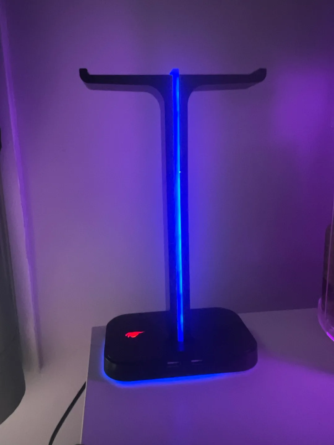 Razer Base Station V2 Headset Stand image indicator(3)