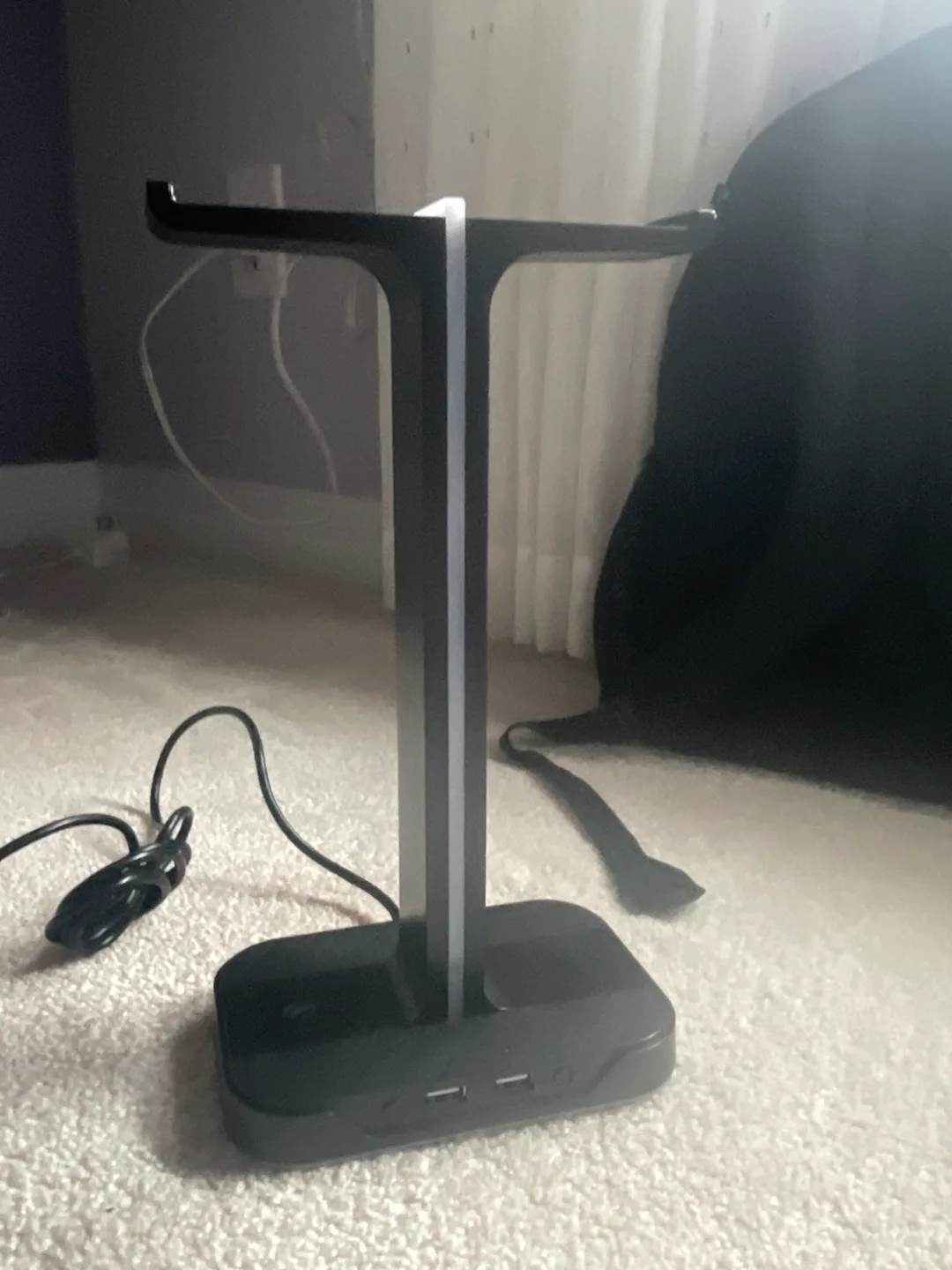 Razer Base Station V2 Headset Stand image indicator(2)
