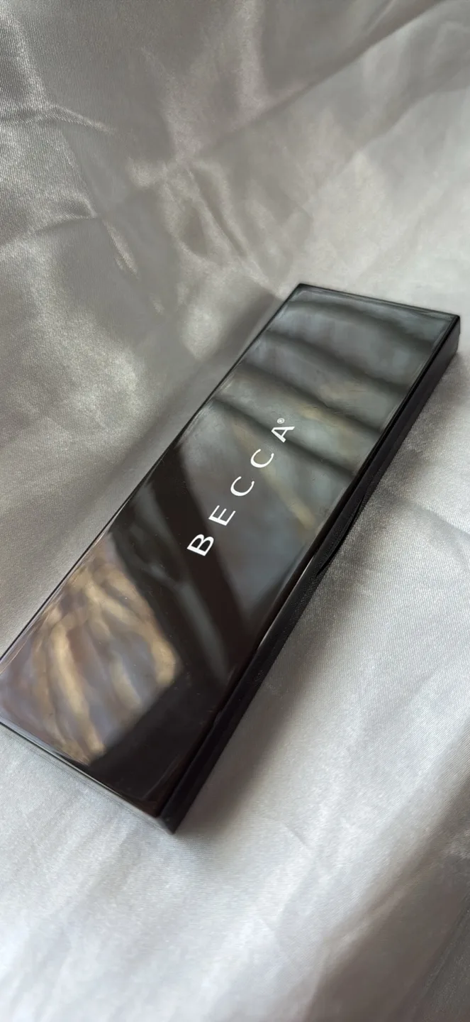 Becca Eyeshadow Pallete image indicator(2)