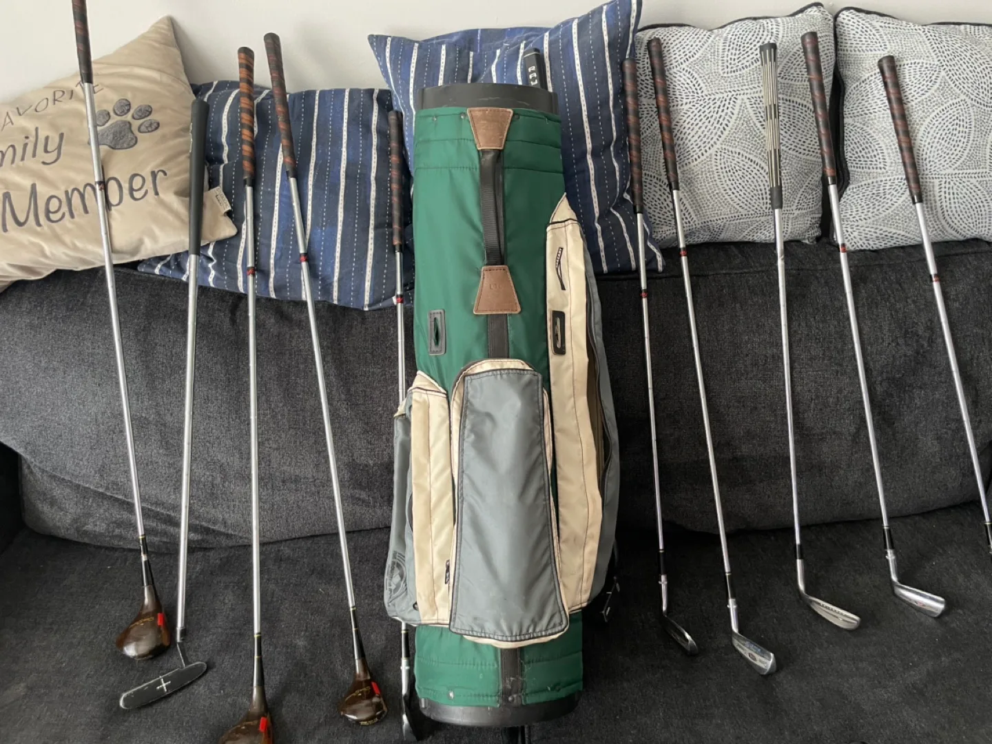 Vintage Golf Club Set with Bag image indicator(7)