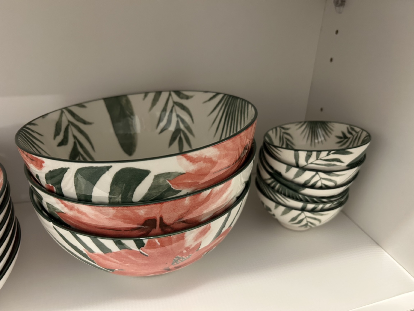 Beautiful Tropical-Themed Dinnerware Set - photo 3