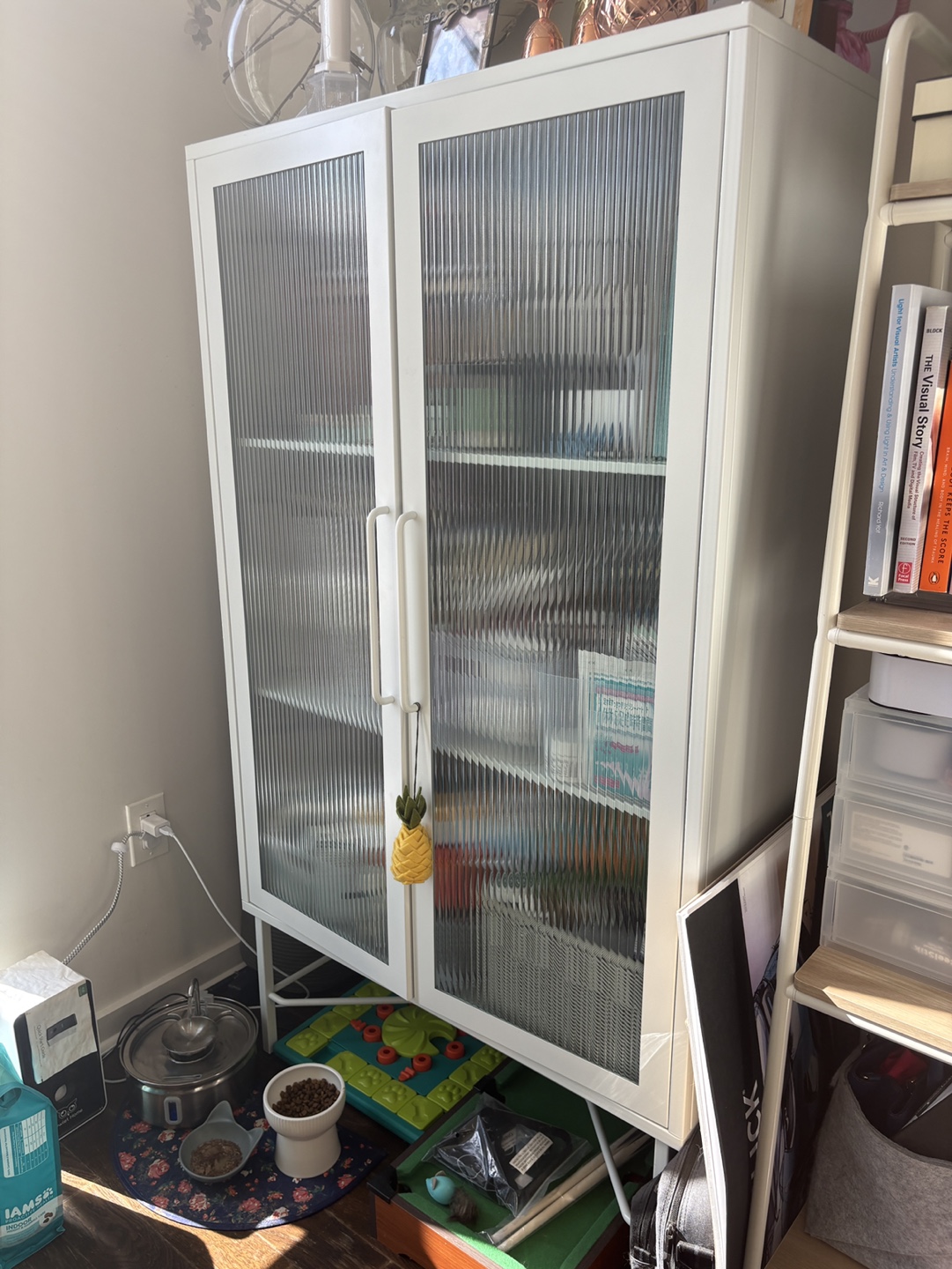 White metal Glass Cabinet - photo 2
