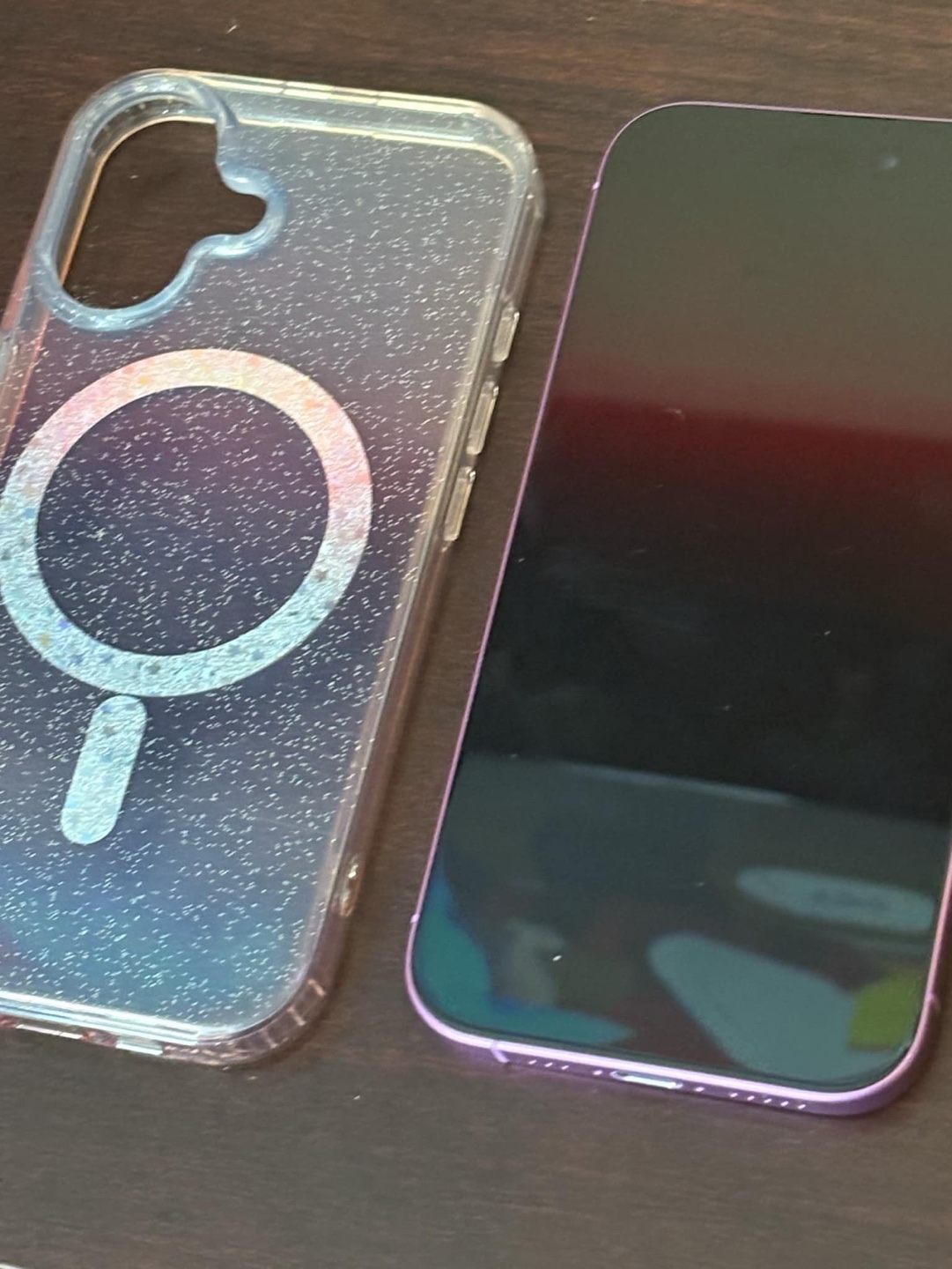 iPhone 16 with case - photo 4
