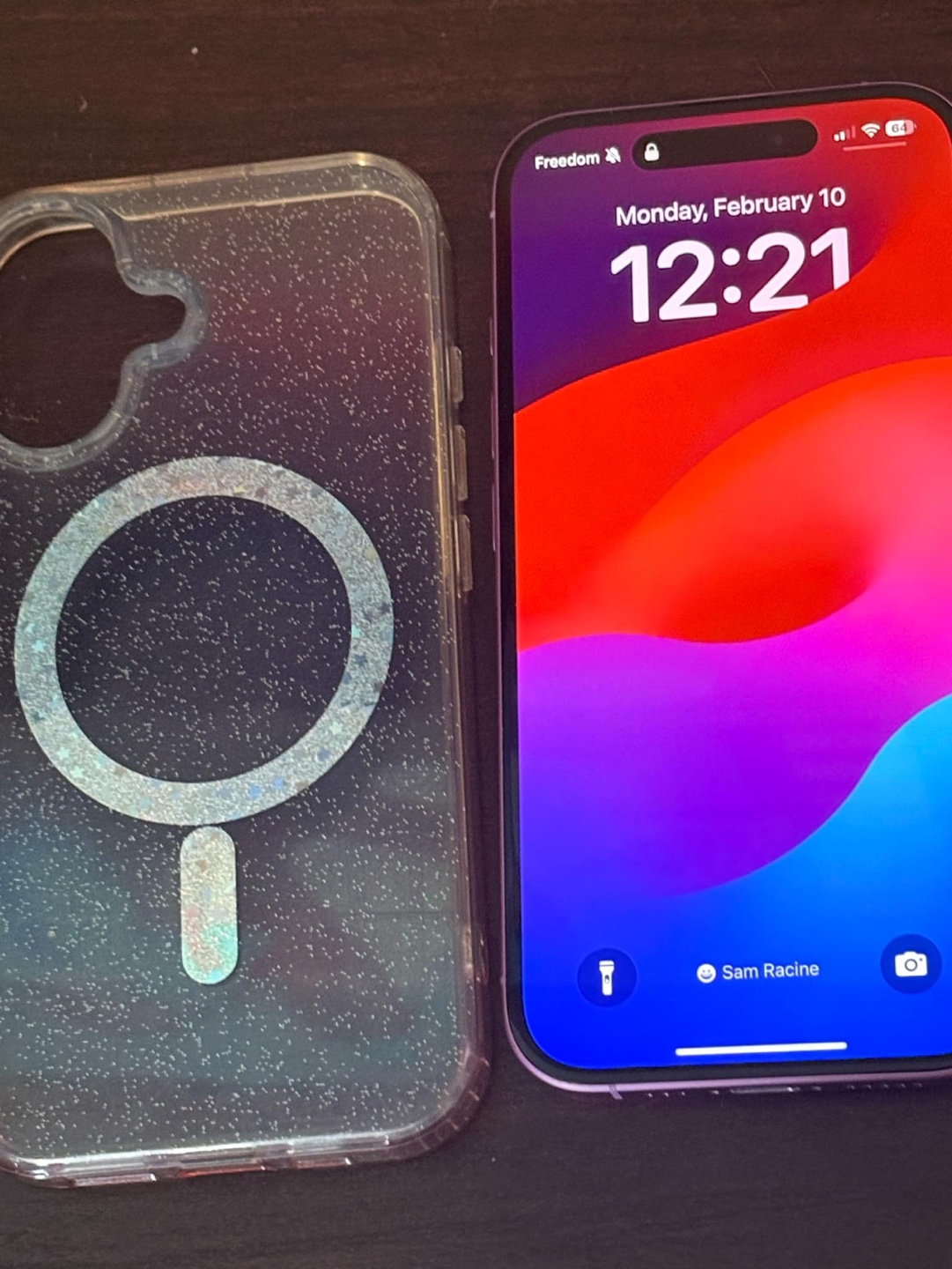 iPhone 16 with case - photo 3