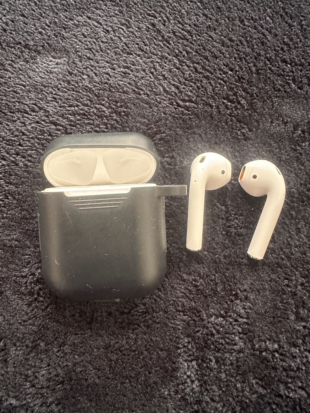 Apple AirPods with Case