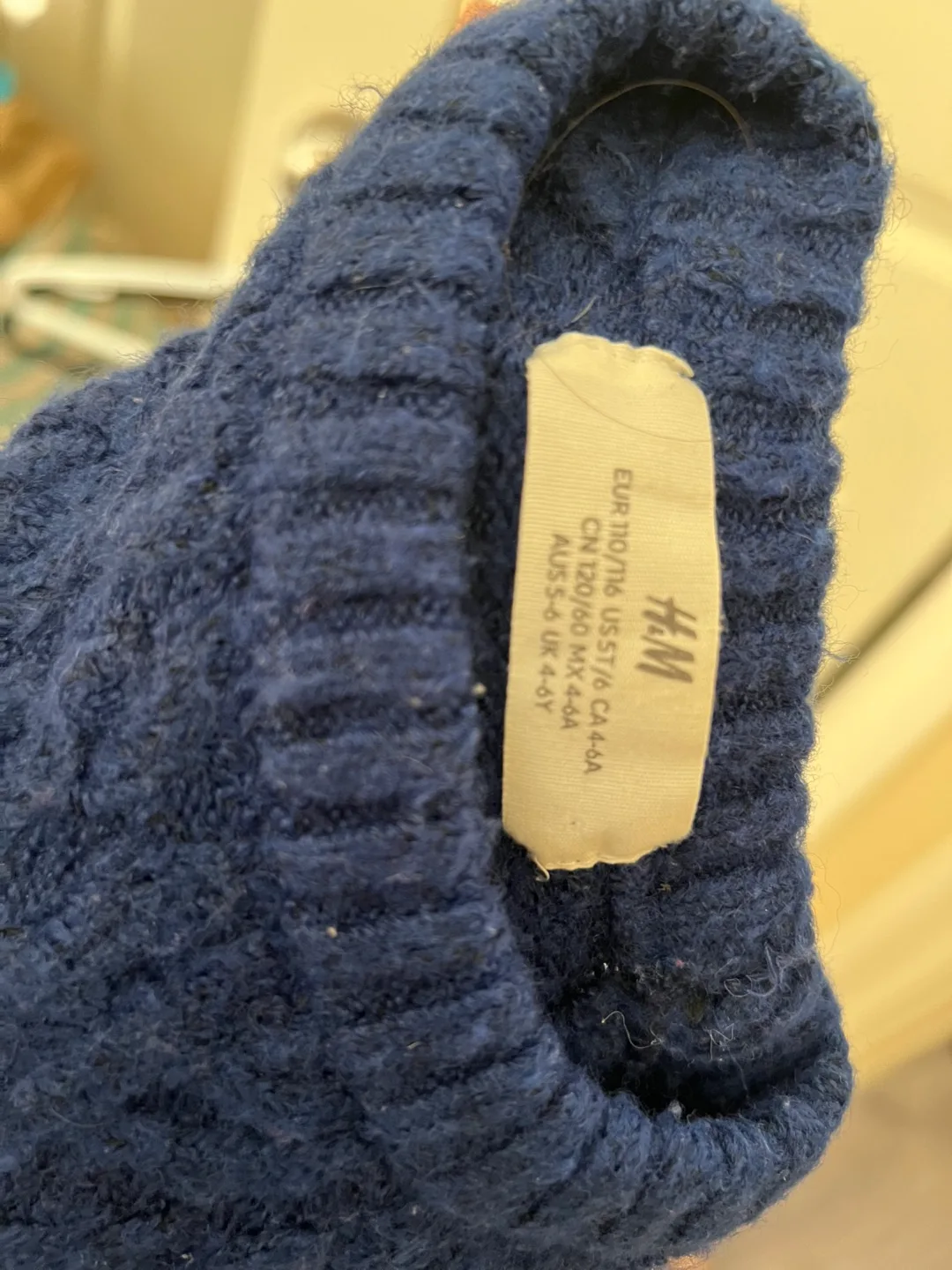 H&M Blue Knit Sweater Size 120 image indicator(2)