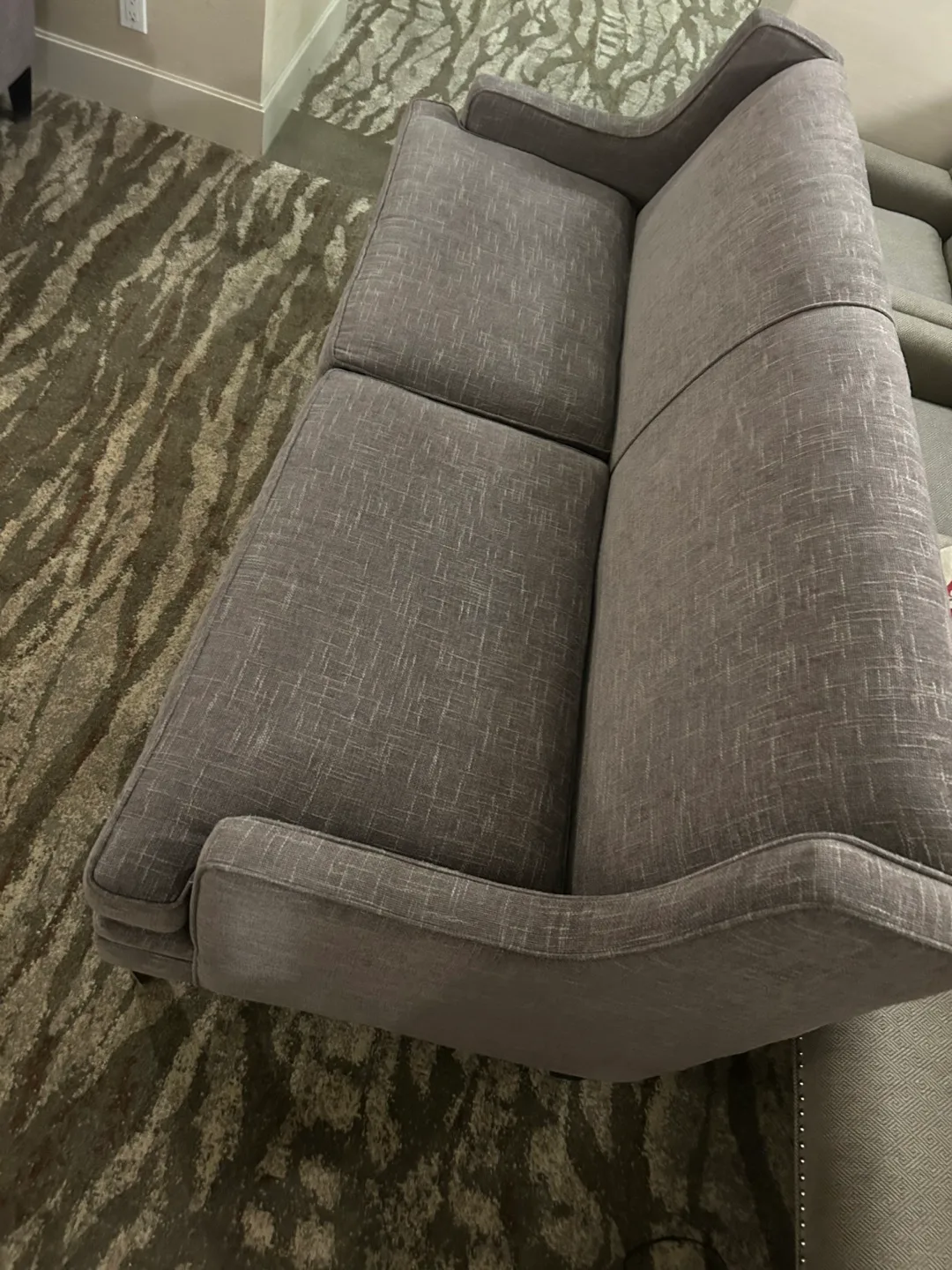 Elegant Grey Sofa in great condition for Sale thumbnail