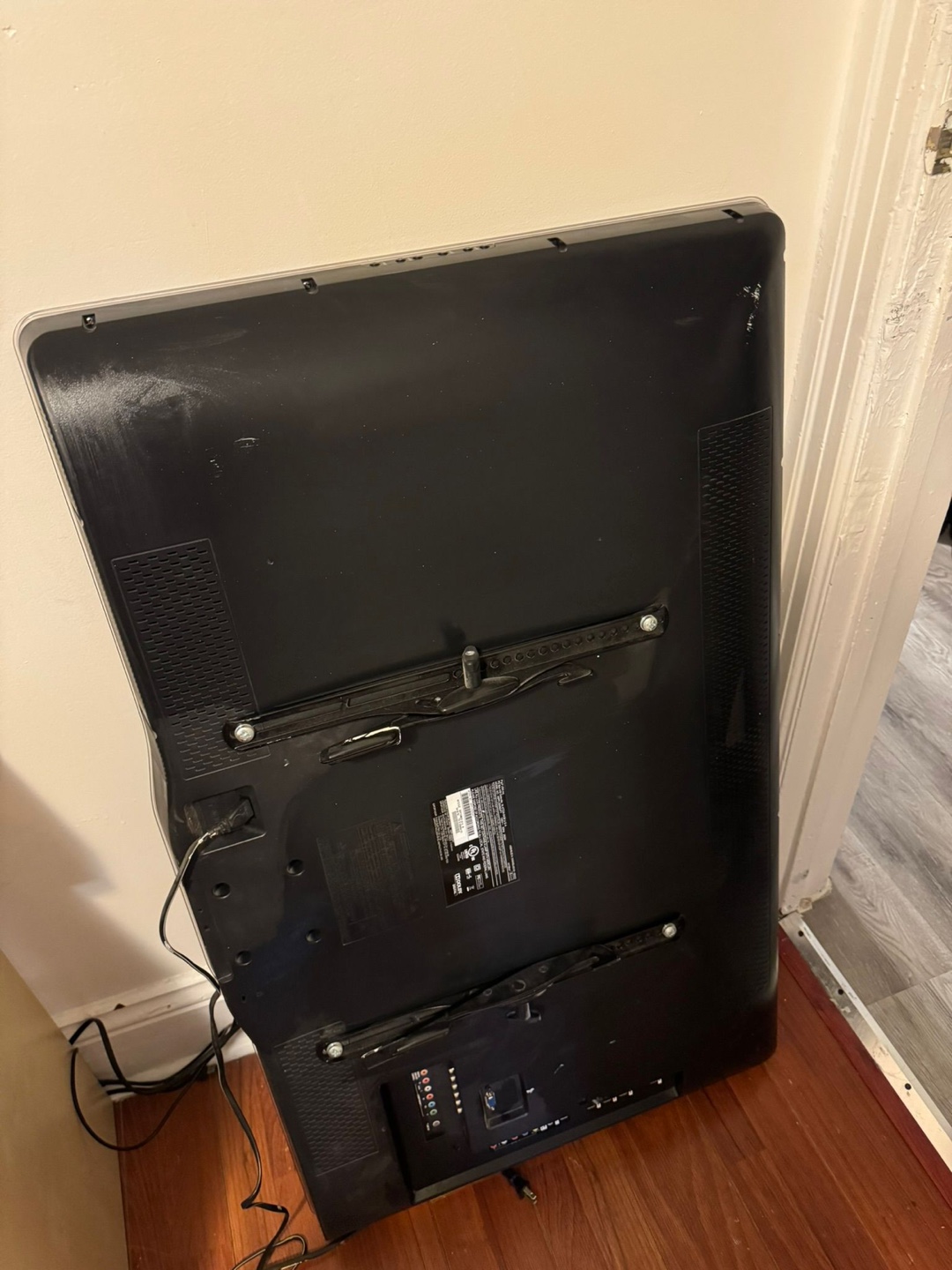 46" Philips HD TV - photo 2
