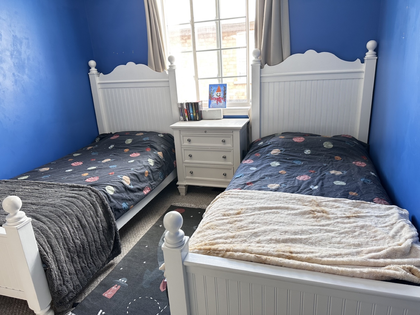 White Twin Beds with Vertical Panel Headboards - photo 3