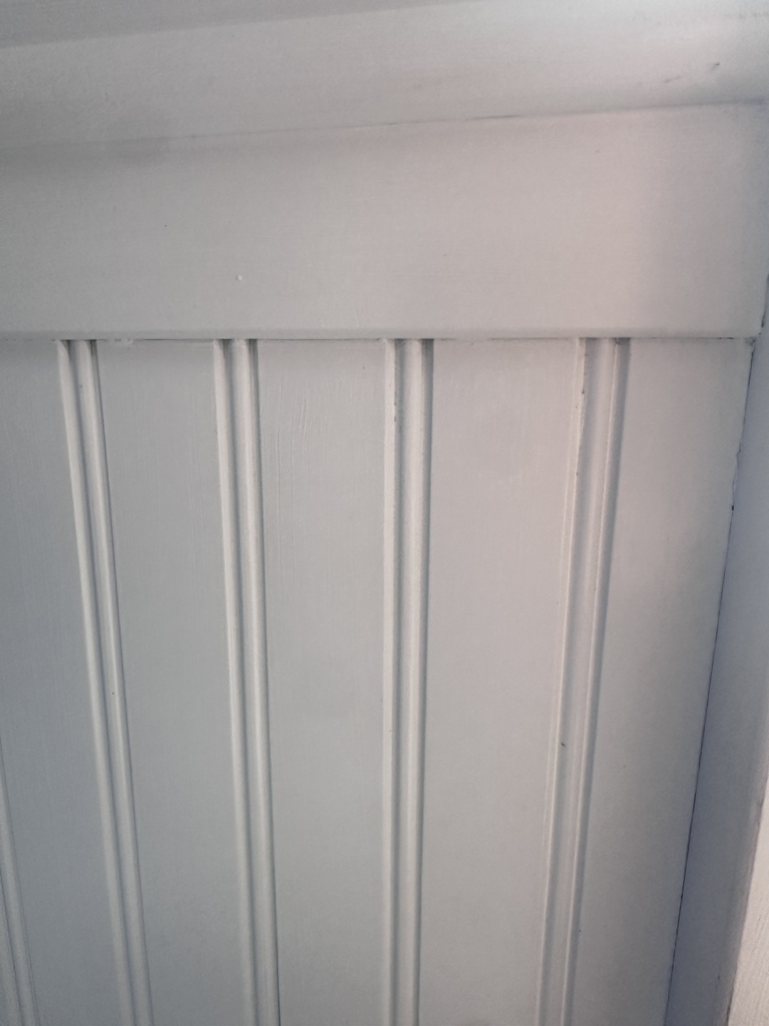 White Twin Beds with Vertical Panel Headboards - photo 4